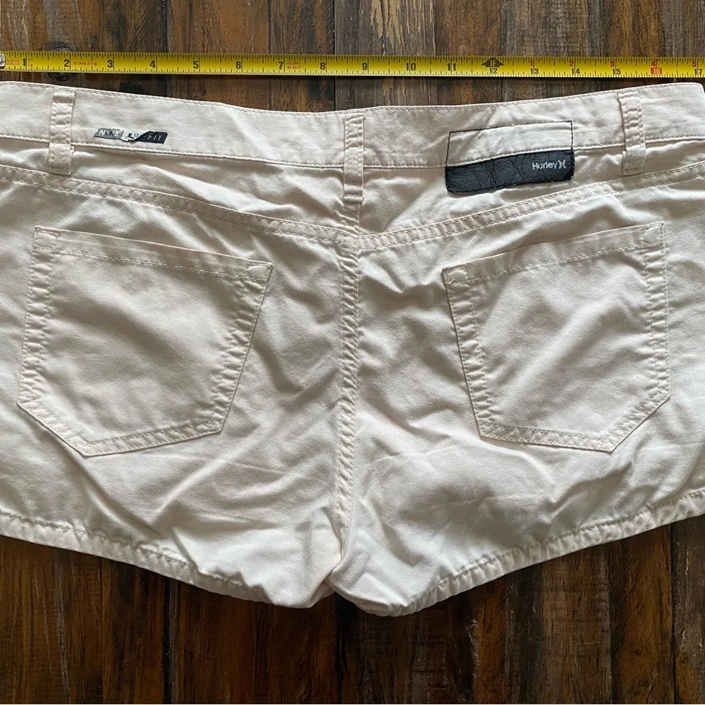 Hurley Nike dri-fit Cream Shorts - Picture 2 of 5